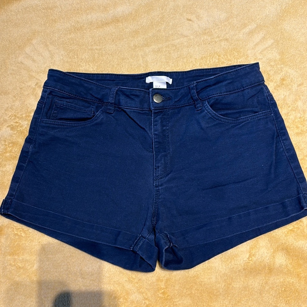 H&M Women’s Navy Blue Shorts size 8